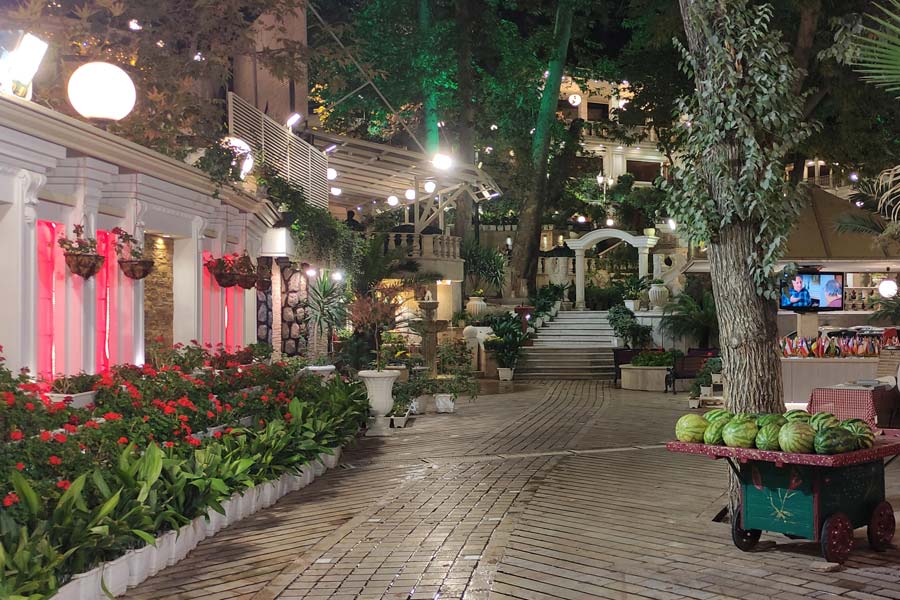 رستوران باغ ایرانی دربند