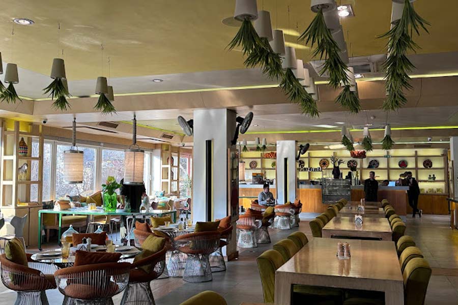 رستوران لبنانی کوبابا با فضای باز