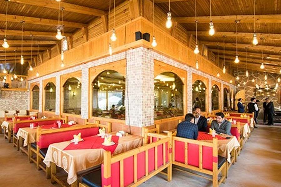 رستوران قصر موج میرداماد با فضای باز