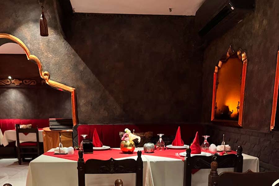 رستوران تاج محل با غذاهای هندی