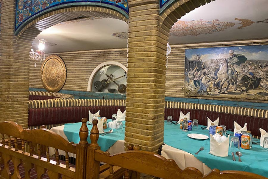 سفره خانه سنتی عالیقاپو با موسیقی زنده