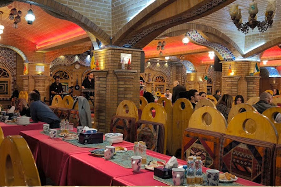 رستوران سنتی ترمه هتل فردوسی با موسیقی زنده