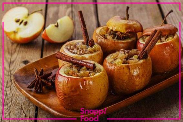 سیب پخته شده با دارچین، خامه و گردو؛ انتخابی مقوی برای کودکان