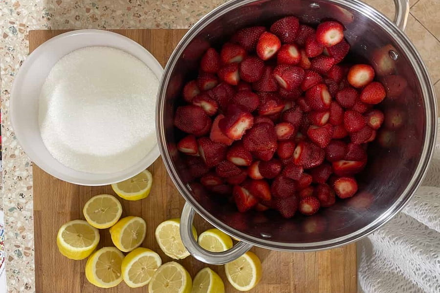 مواد لازم مربای توت فرنگی