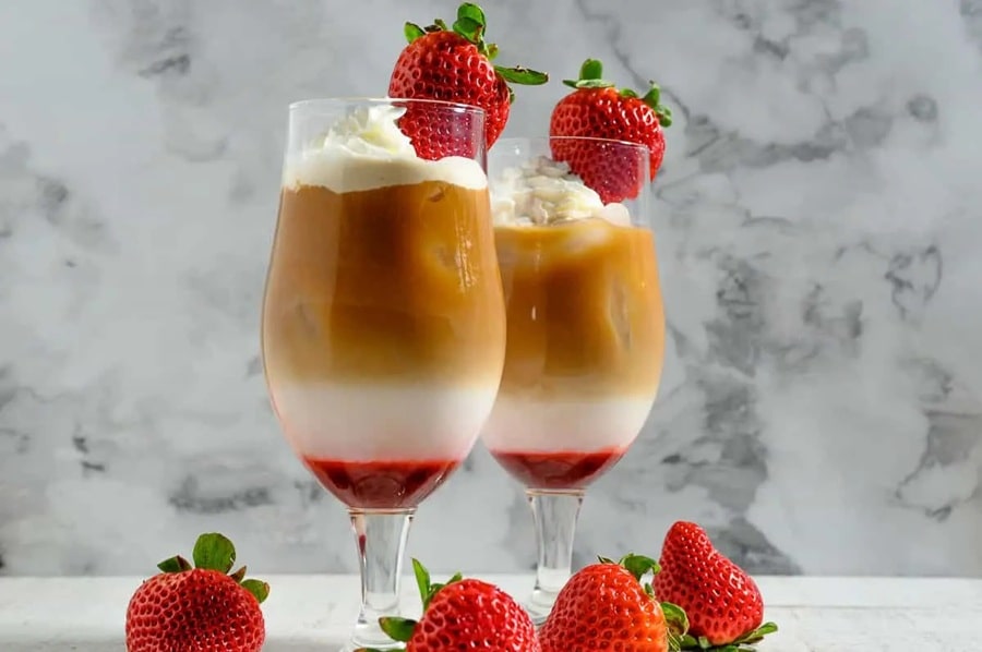 مواد لازم برای تهیه آیس لته توت فرنگی