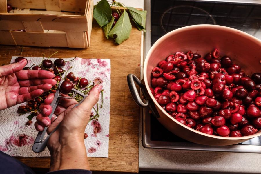 جدا کردن هسته آلبالو