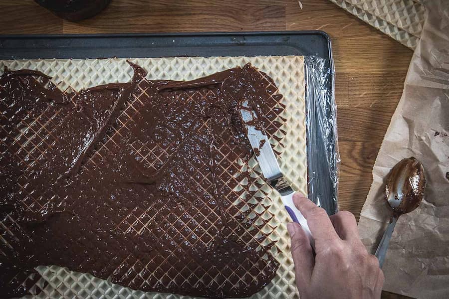 مرحله دوم: آمادهکردن لایههای شیرینی میکادو