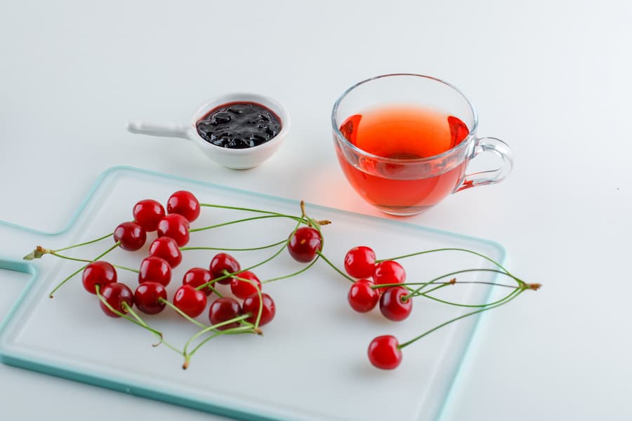 خواص آلبالو در چای آلبالو