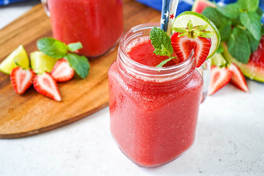 اسموتی هندوانه با توت فرنگی