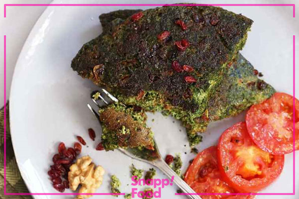 طرز تهیه کوکو سبزی با سبزی خشک در فر