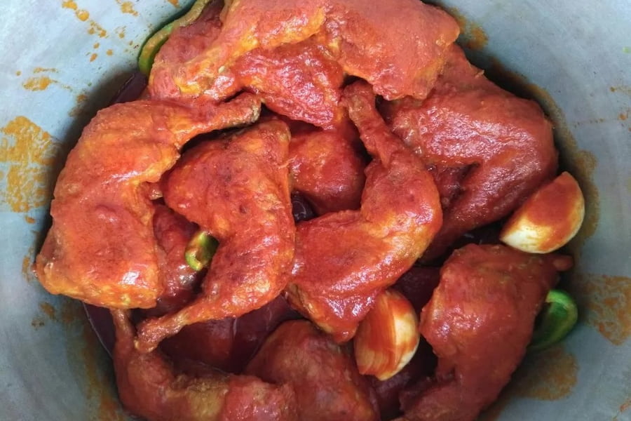 پختن مرغها در سس و مخلفات دیگر