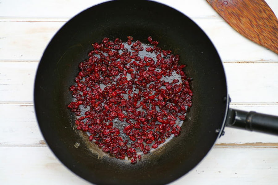 آمادهسازی زرشک برای تزئین