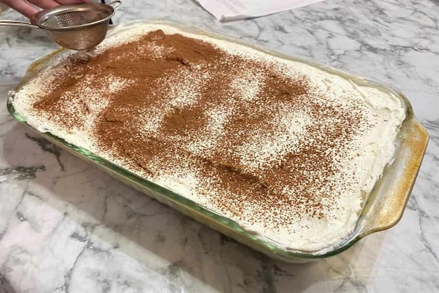 تزئین دسر تیرامیسو
