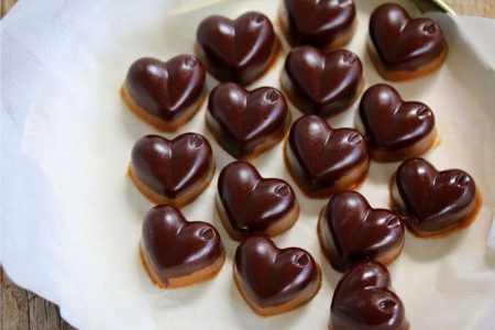 طرز تهیه برشتوک نخودچی ساده و شکلاتی