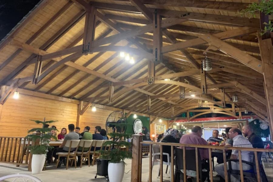 رستوران اسکای گاردن لاهیجان