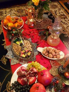 عکس سفره شب چله روی زمین