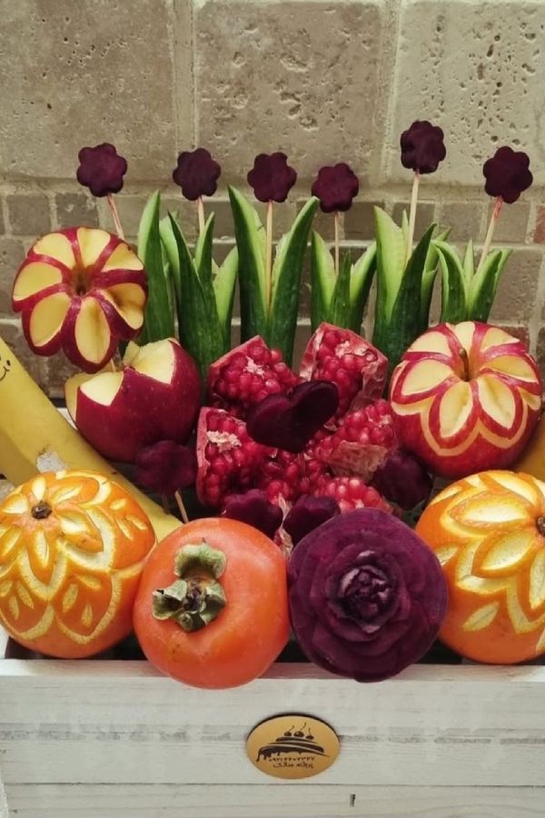 تزیین میوه یلدا برای عروس