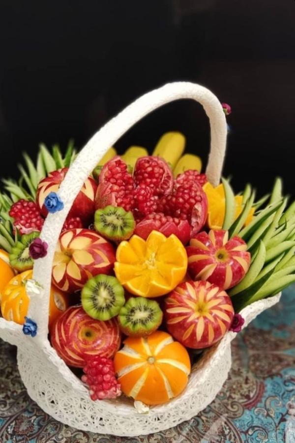 تزیین میوه یلدا برای عروس