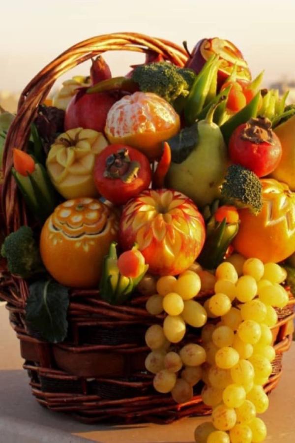 تزیین میوه یلدا برای عروس