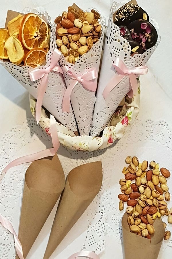تزیین آجیل شب یلدا برای مدرسه
