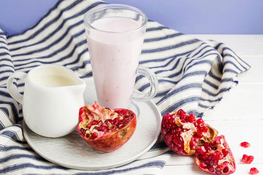 اسموتی انار و ماست