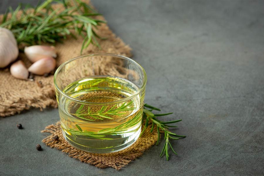 دمنوش چای رزماری؛ گیاه جادویی کاهش وزن