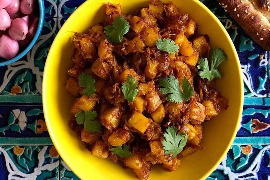 دوپیازه آلو یکی از غذاهای ساده شیرازی