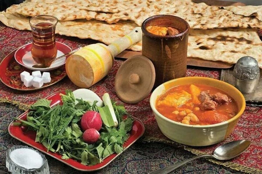 یخنی نخود یکی از غذاهای محلی شیراز