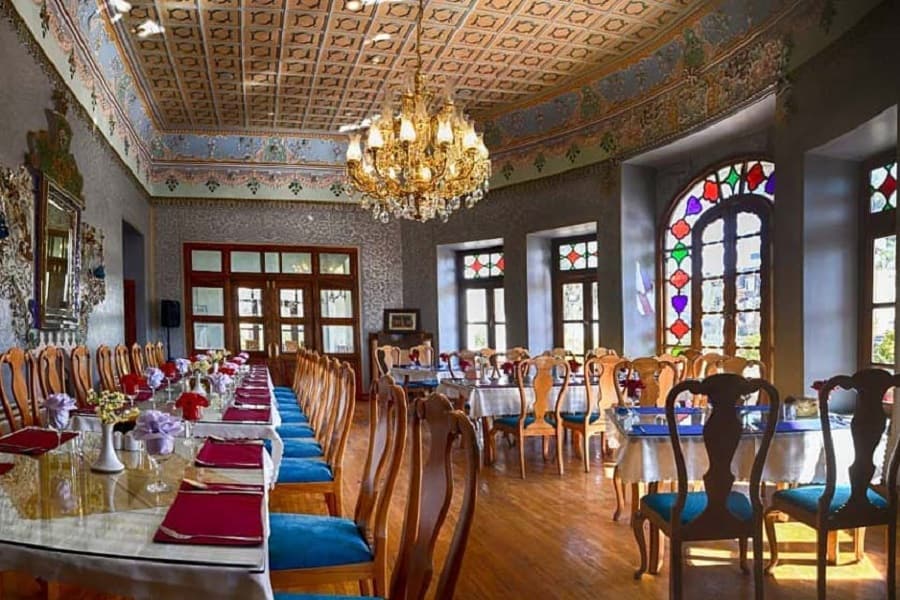 رستوران باغ عمارت شاپوری