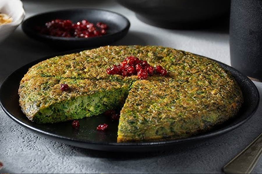 تهیه کوکو سبزی رژیمی در فر، پلوپز و ماهیتابه