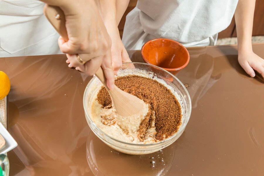 مراحل تهیه شیرینی مغزدار