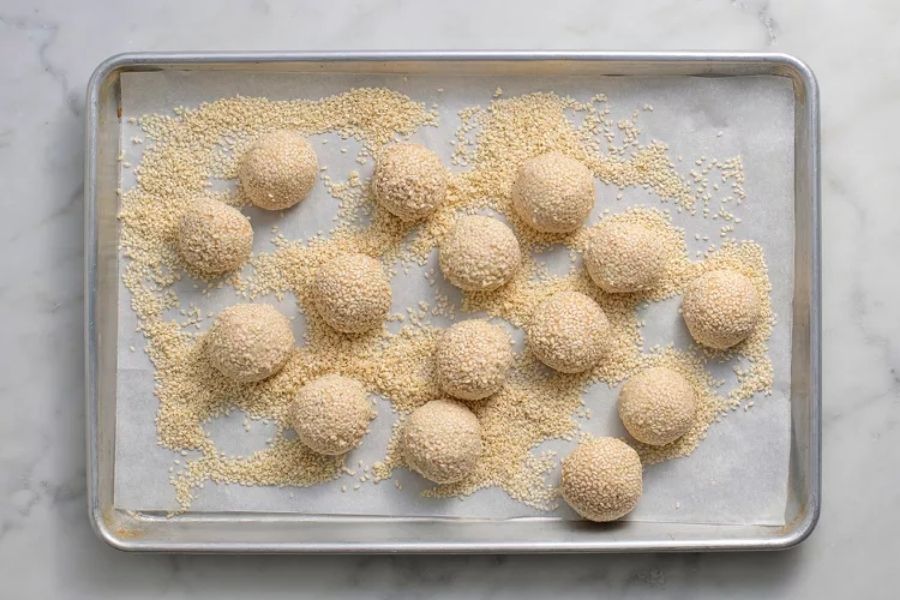 مرحله سوم طرز تهیه شیرینی کنجدی