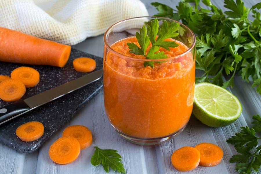 طرز تهیه اسموتی هویج و کرفس