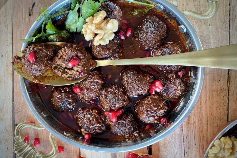 طرز تهیه فسنجون با گوشت قلقلی