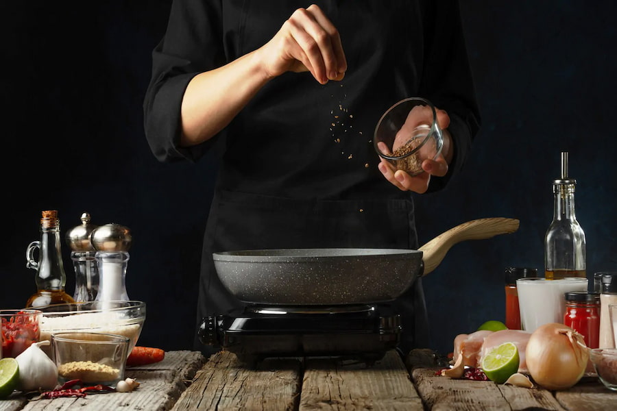 ادویهها و طعمدهندههای پوششدهنده تلخی غذا