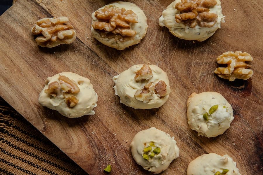 شیرینی پفکی گردویی