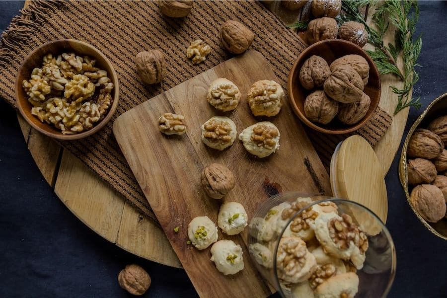 مواد اولیه شیرینی پفکی گردویی