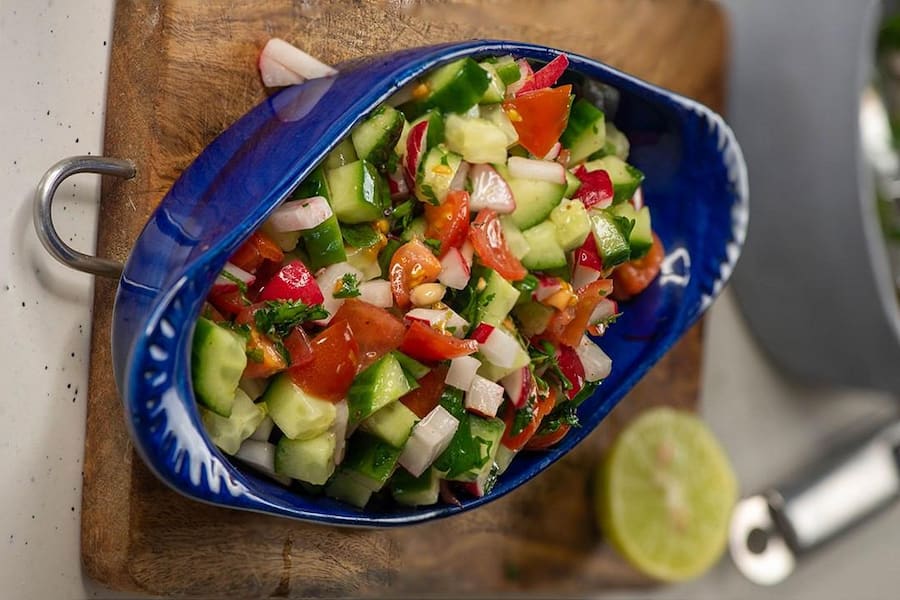 تزیین سالاد شیرازی تک نفره