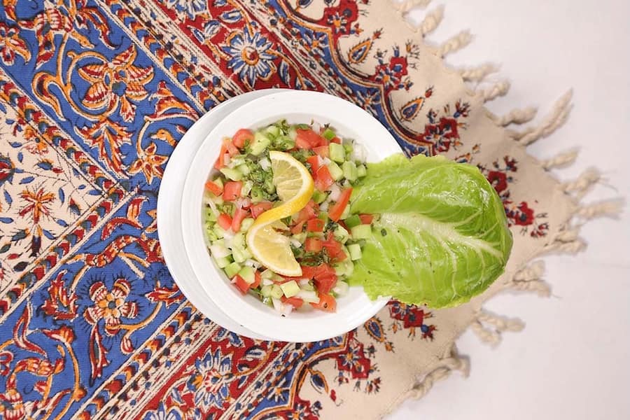 تزیین سالاد شیرازی در کاسه