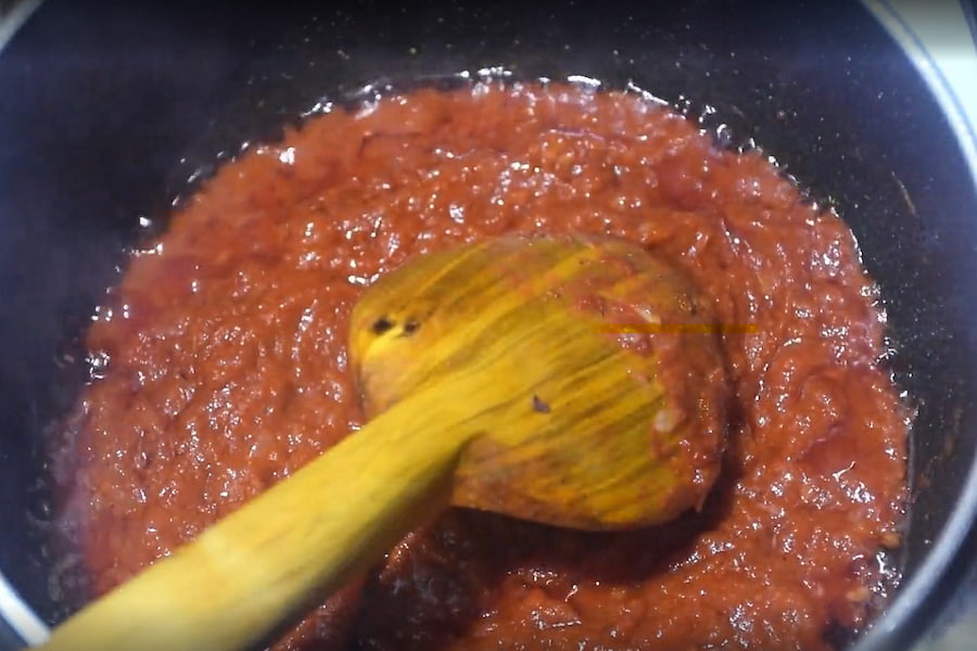 تهیه سس باقالی پلو با مرغ