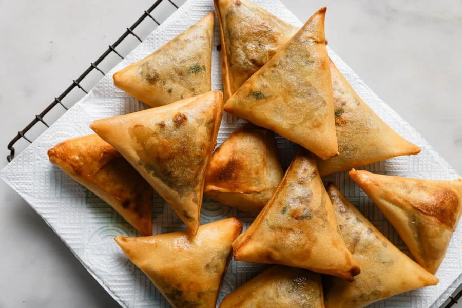 سمبوسه با گوشت چرخکرده