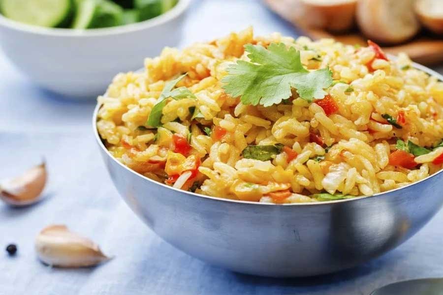 پلو یونانی غذای گیاهی با حبوبات