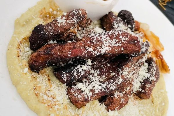 سرو غذا رستوران بورلی