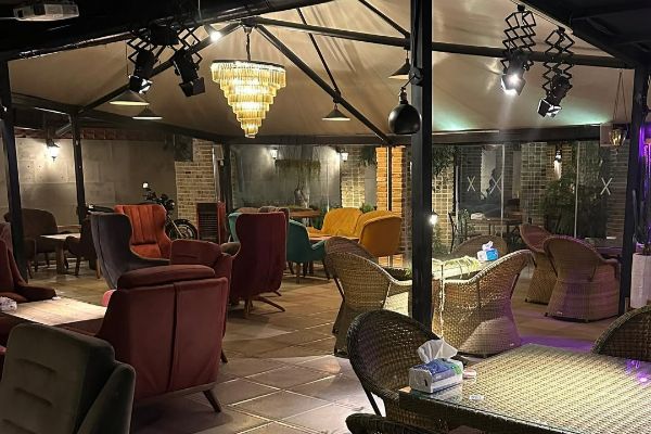 فضای باز کافه بوتا