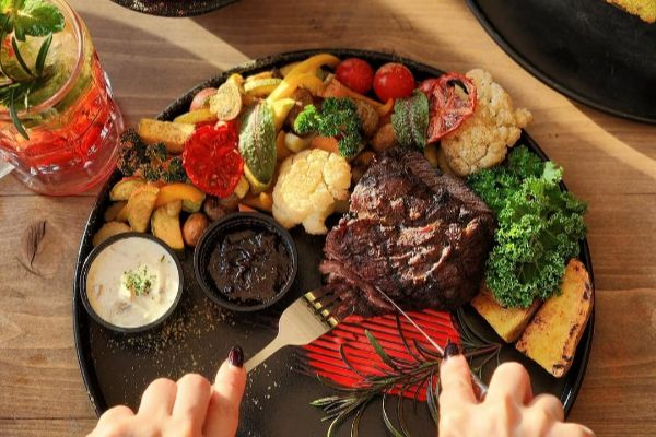 سرو غذا در بوتا گاردن