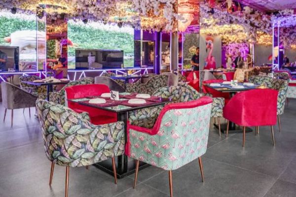 فضای داخلی رستوران فلامینگو