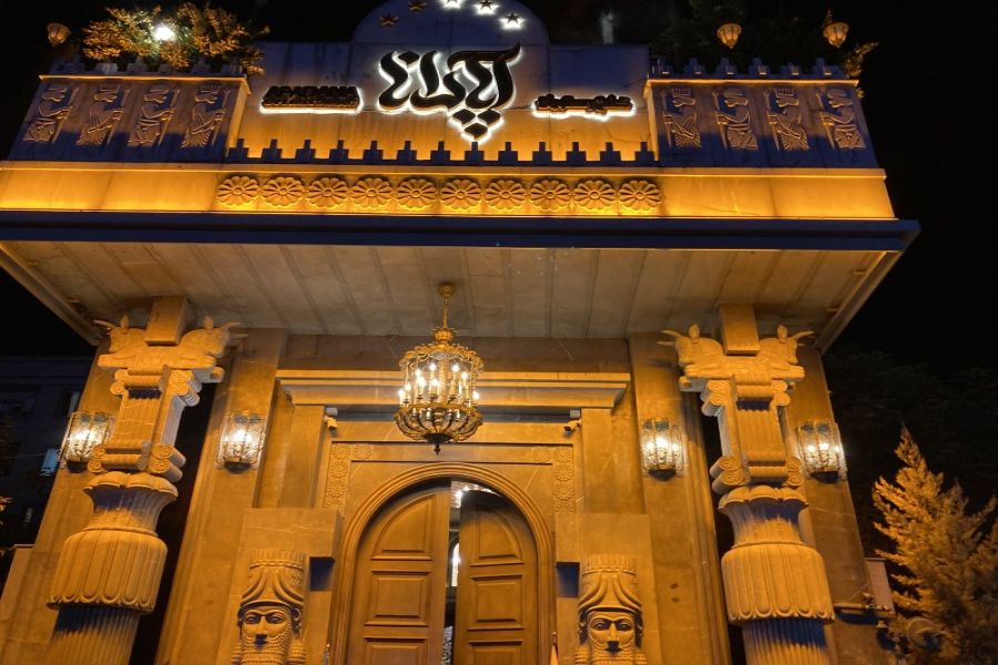 ایوان آپادانا سفره خانه با موسیقی زنده در شرق تهران