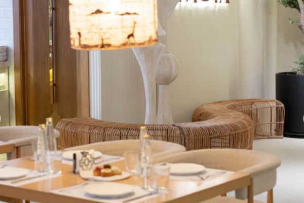 دکوراسیون رستوران مویا