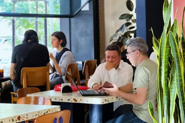 فضای داخلی کافه نووک