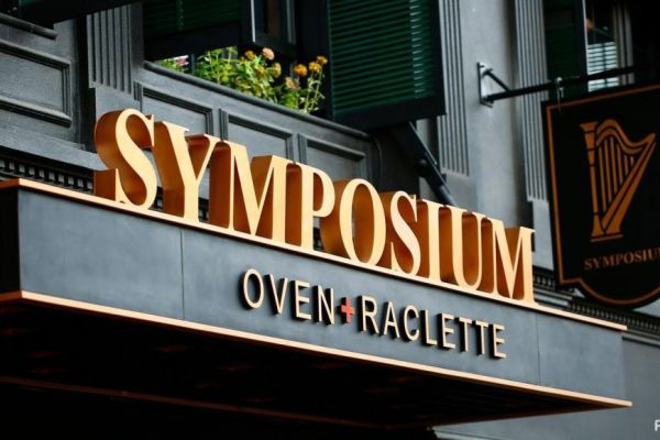 کافه رستوران سمپوزیوم سعادت آباد